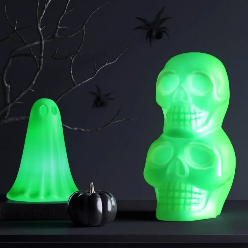 New Plastic Blacklight Glow Stacked Skulls 10